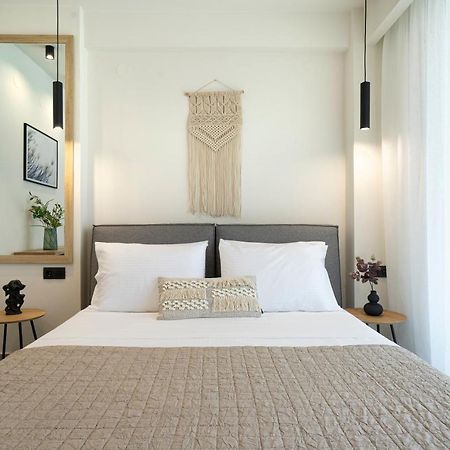 Aelia Seaside Luxury Suites Nea Karvali Esterno foto