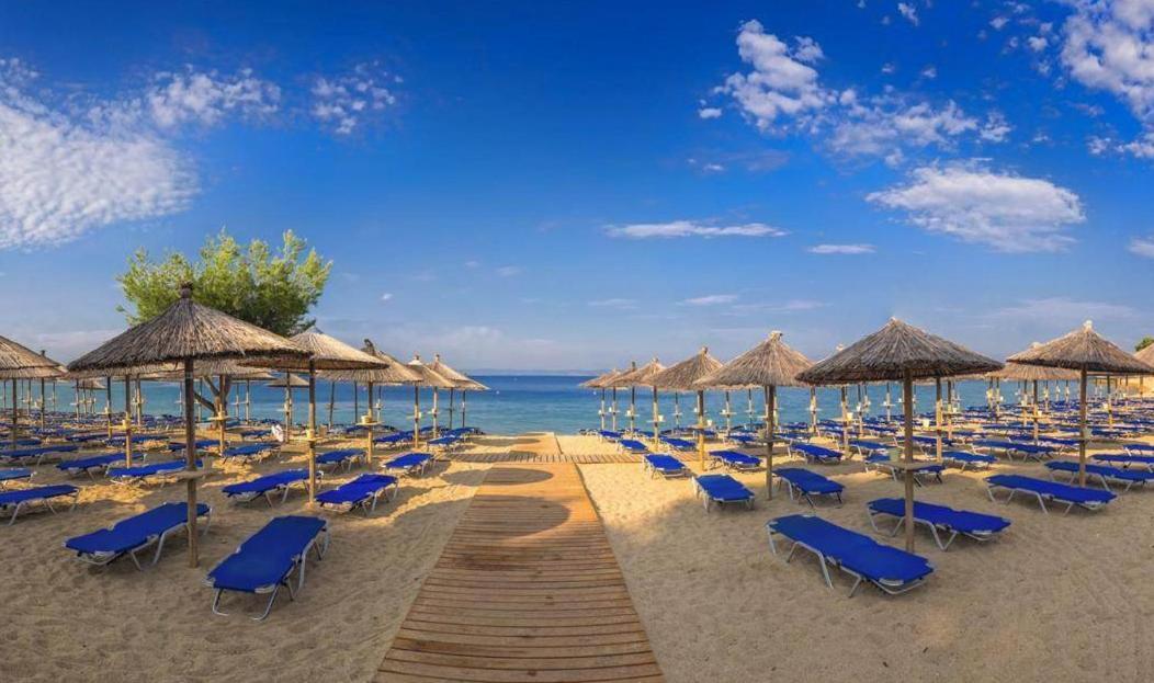 Aelia Seaside Luxury Suites Nea Karvali Esterno foto