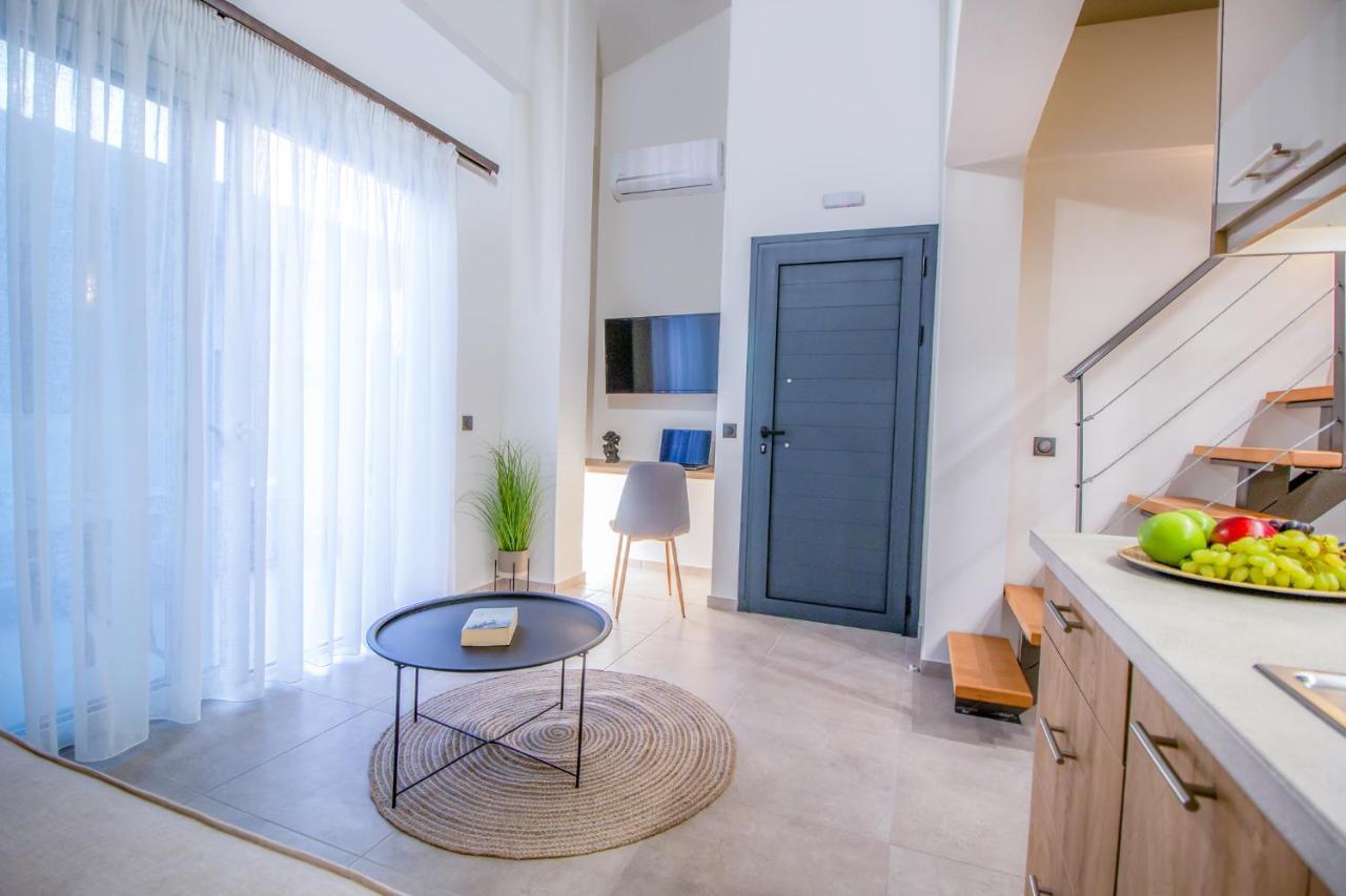 Aelia Seaside Luxury Suites Nea Karvali Esterno foto