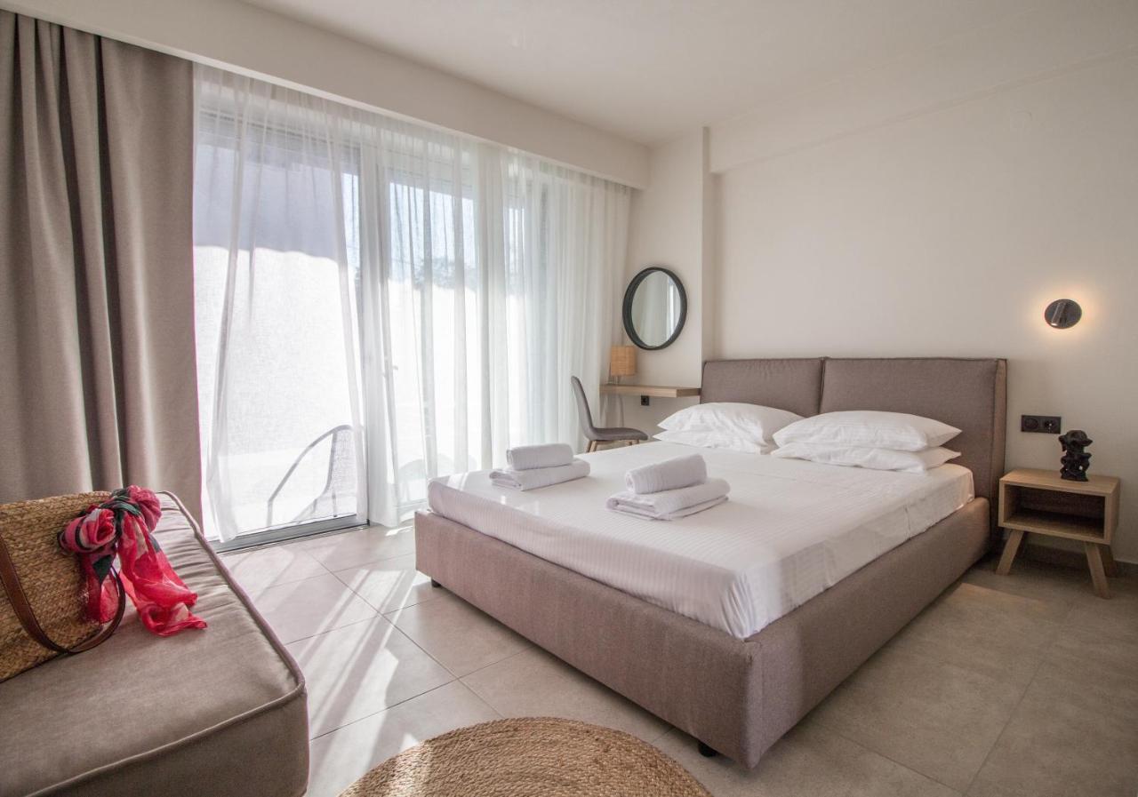 Aelia Seaside Luxury Suites Nea Karvali Esterno foto