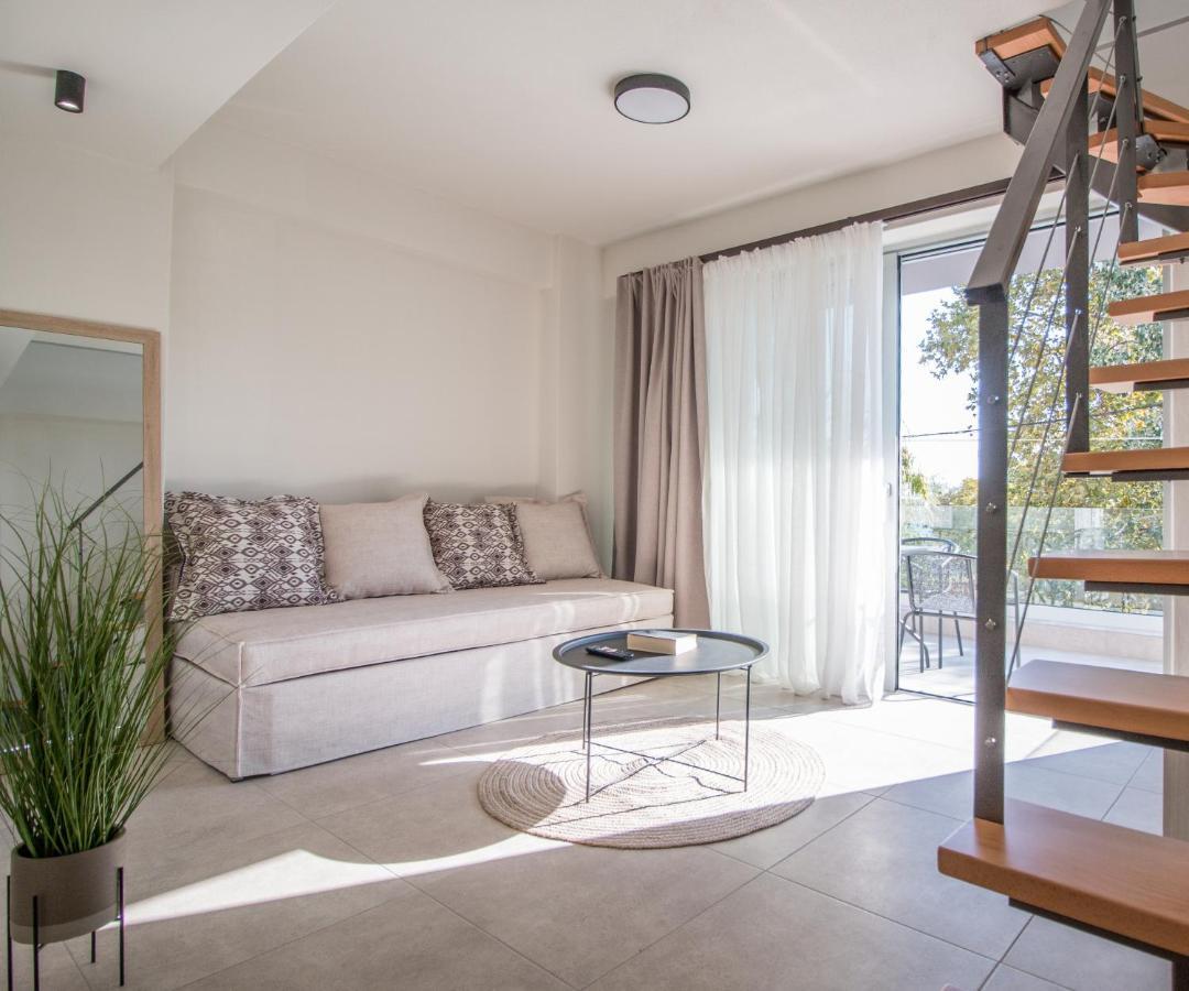 Aelia Seaside Luxury Suites Nea Karvali Esterno foto