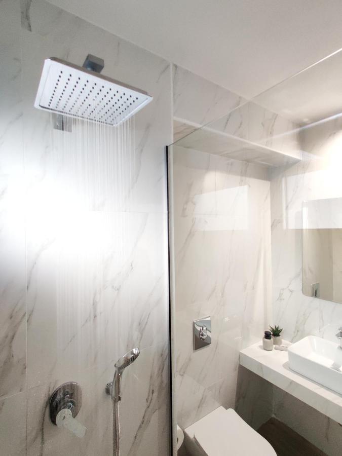 Aelia Seaside Luxury Suites Nea Karvali Esterno foto