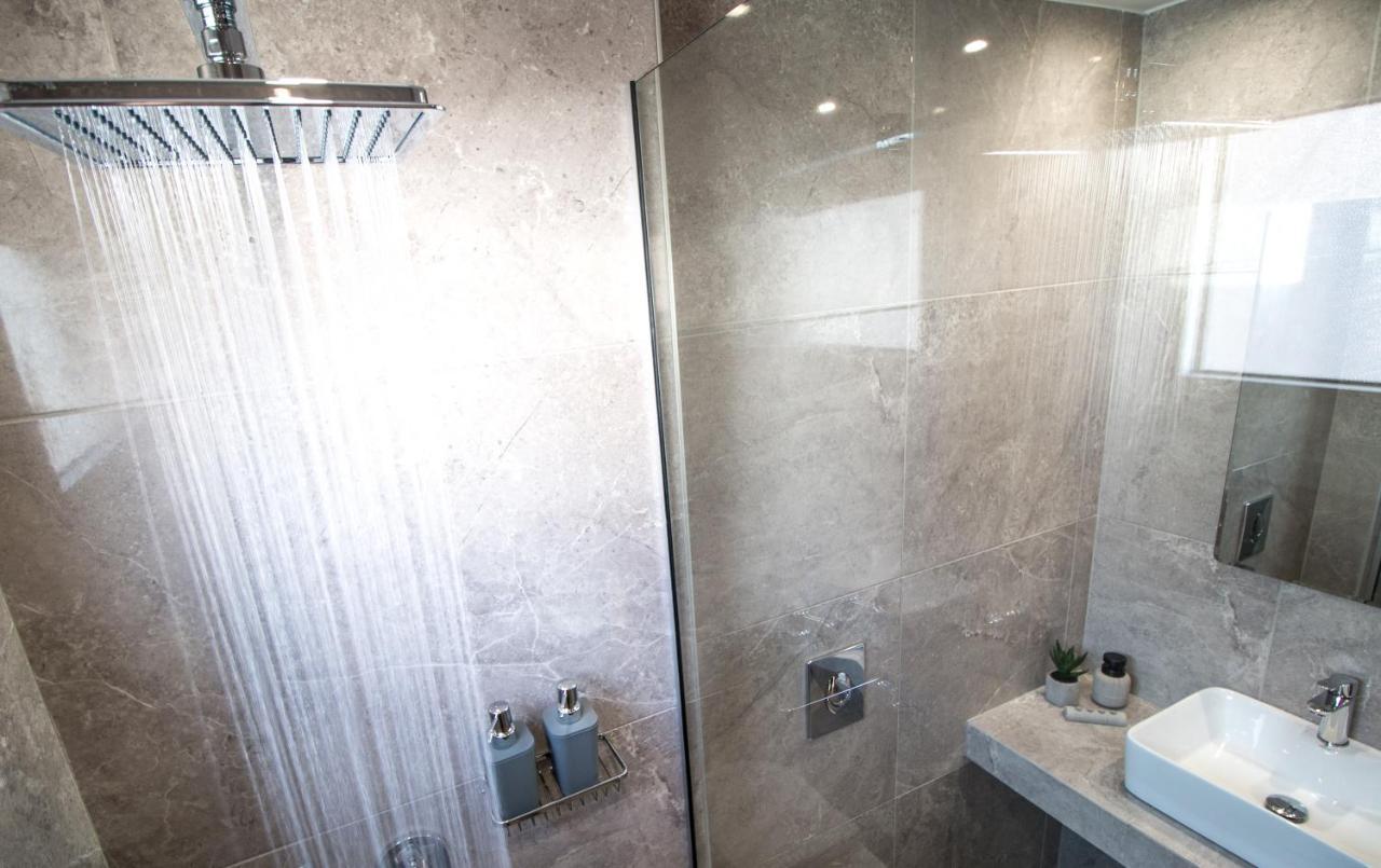 Aelia Seaside Luxury Suites Nea Karvali Esterno foto