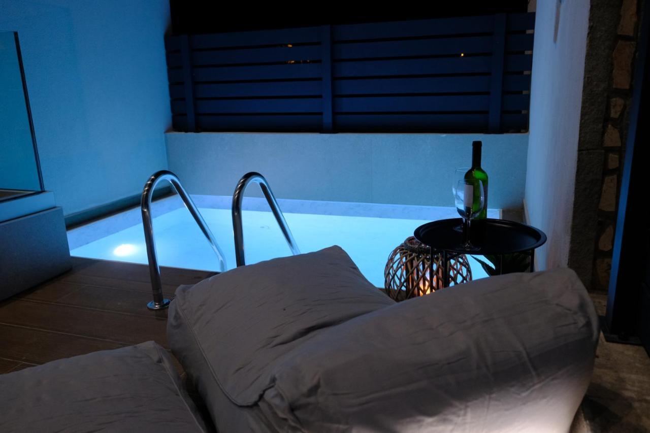 Aelia Seaside Luxury Suites Nea Karvali Esterno foto