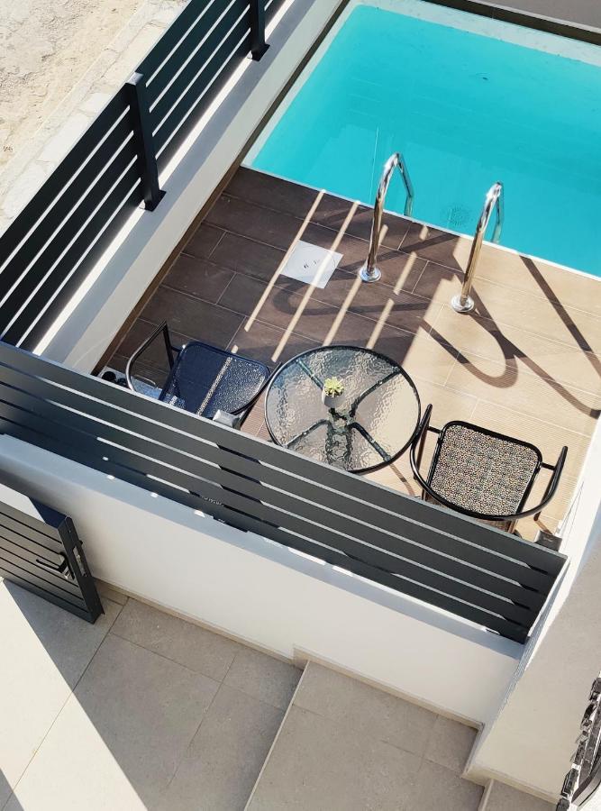Aelia Seaside Luxury Suites Nea Karvali Esterno foto