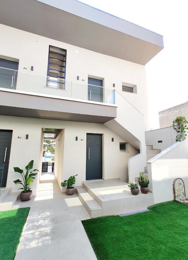 Aelia Seaside Luxury Suites Nea Karvali Esterno foto
