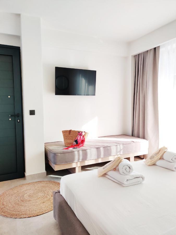 Aelia Seaside Luxury Suites Nea Karvali Esterno foto