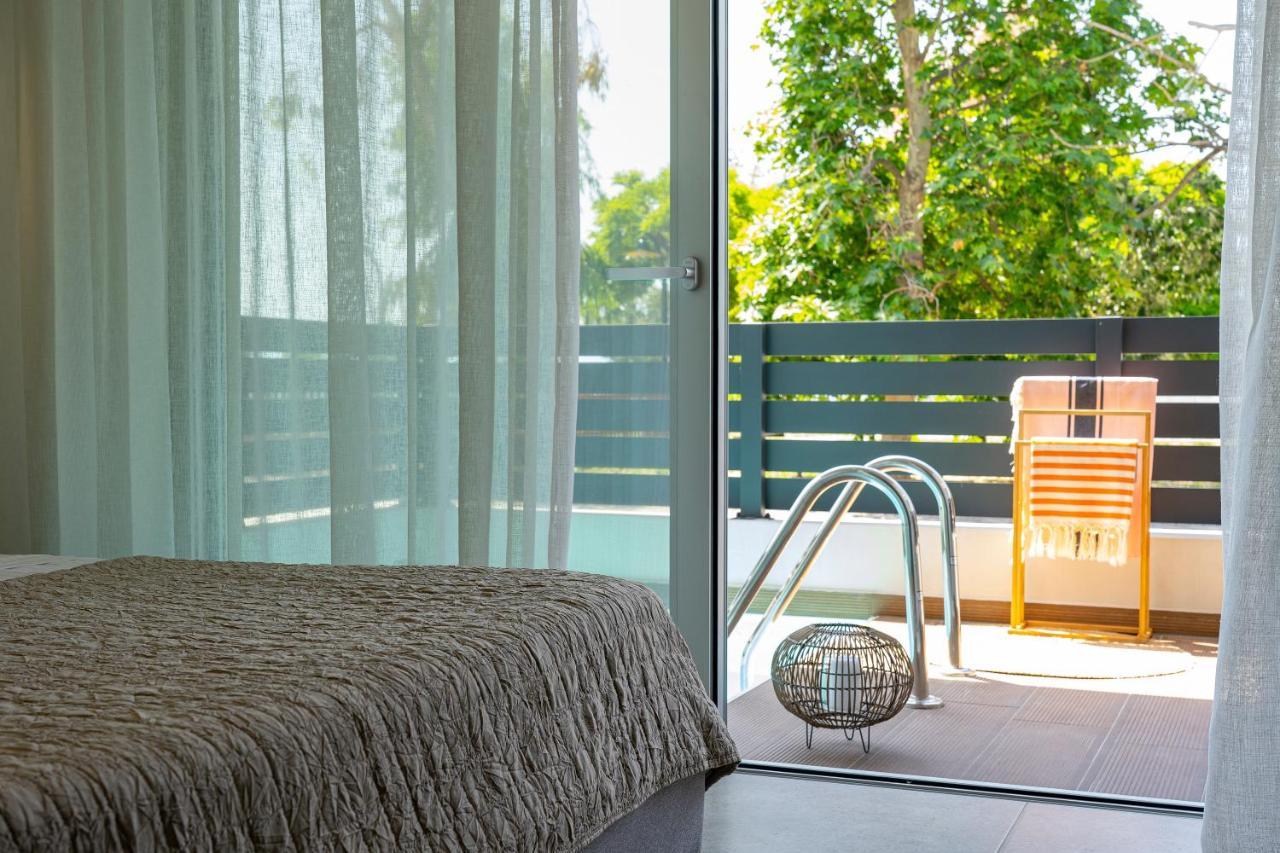 Aelia Seaside Luxury Suites Nea Karvali Esterno foto