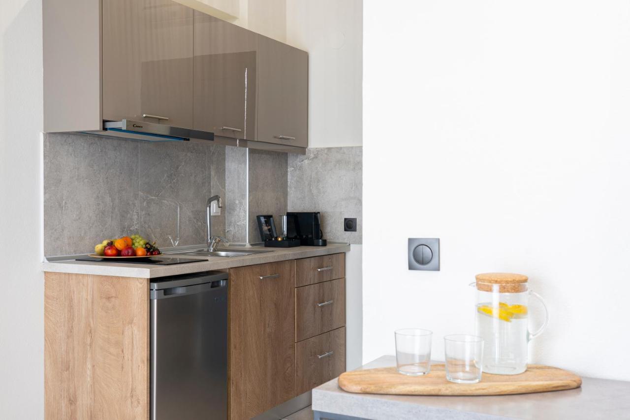 Aelia Seaside Luxury Suites Nea Karvali Esterno foto